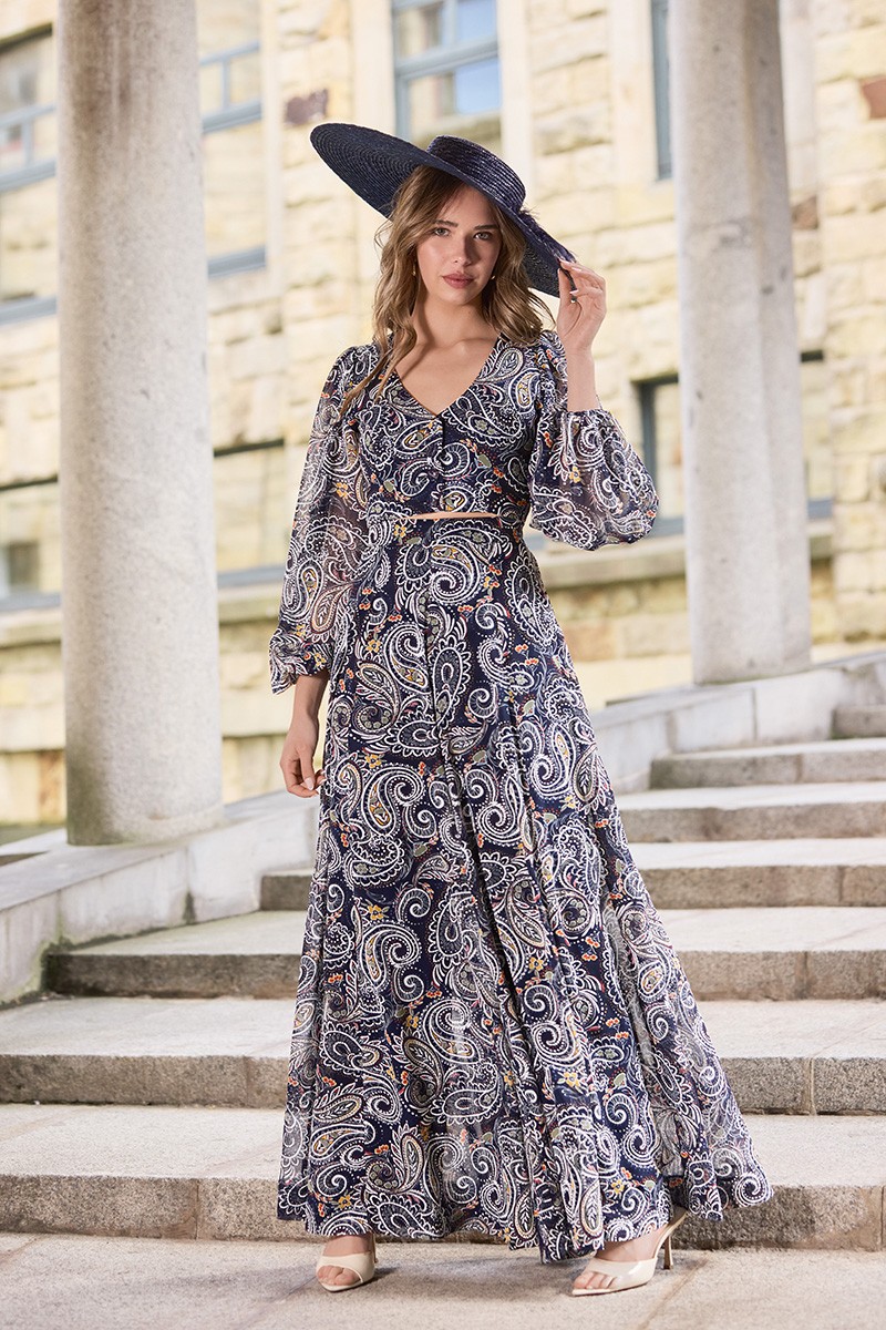 Comprar online  top en gasa azul estampada con mangas abullonada transparente, escote en pico y botones forrados para invitada, boda, evento, comunión, invitada comunión, graduacion