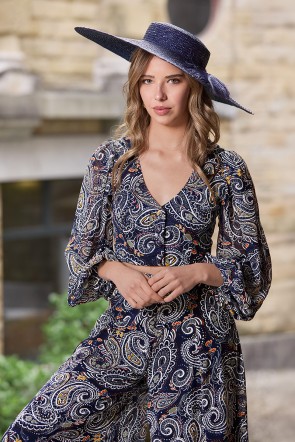 top en gasa azul estampada con mangas abullonada transparente, escote en pico y botones forrados para invitada, boda, evento, comunión, invitada comunión, graduacion
