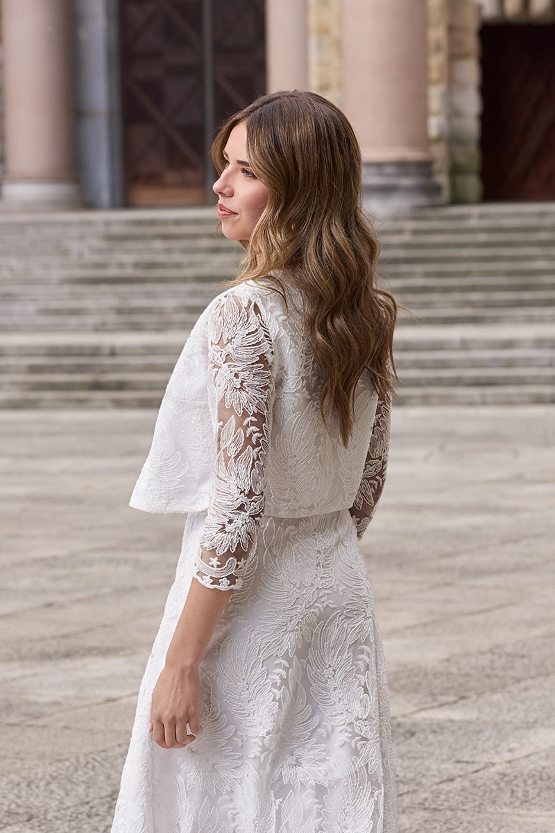 comprar online chaqueta corta tul blanco flores relieve para novia civil, mama de bautizo o comunion