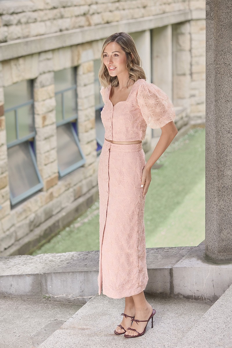comprar online falda de fiesta en tul rosa palo bordado con motivo de flores para invitadas a boda de primavera/verano, mamá de comunión, bautizo, evento