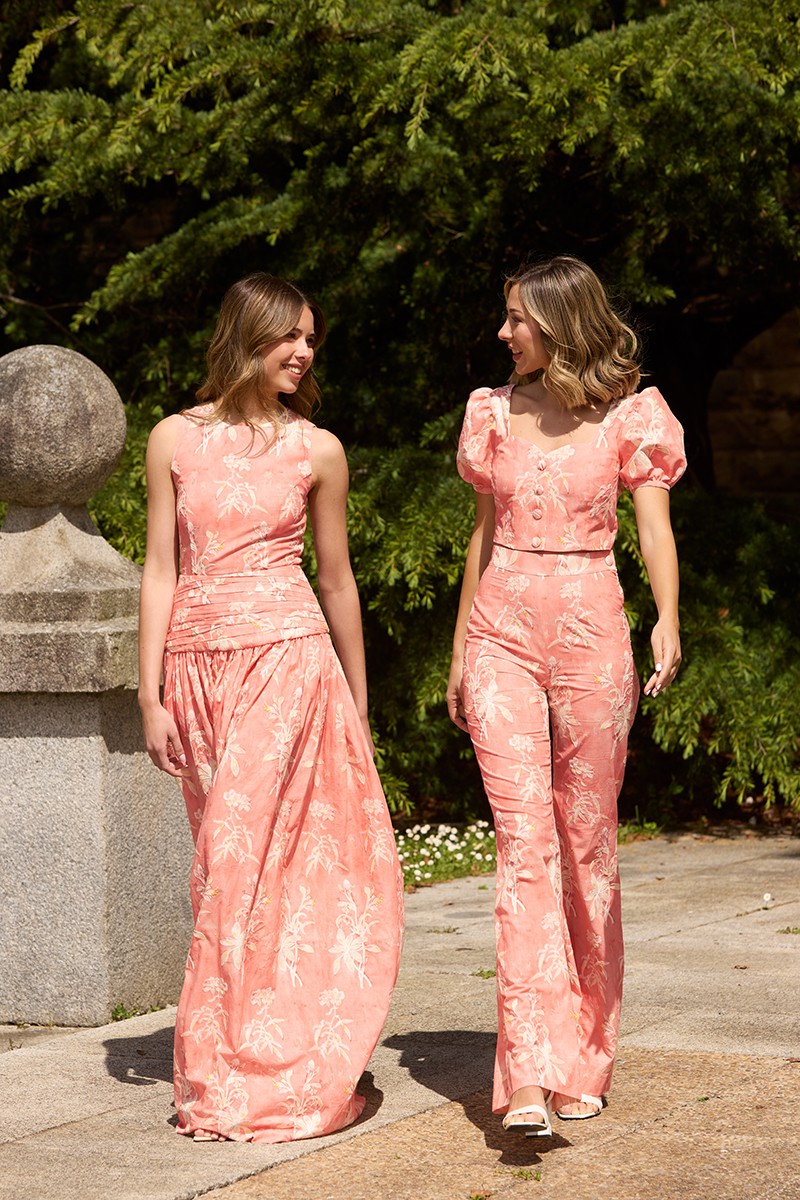 Espectacular vestido de fiesta confeccionado en algodón rojo con canesú drapeado para invitada a boda, hermano del novio, hermana de la novia, fiesta, gala, evento, comunión, bautizo