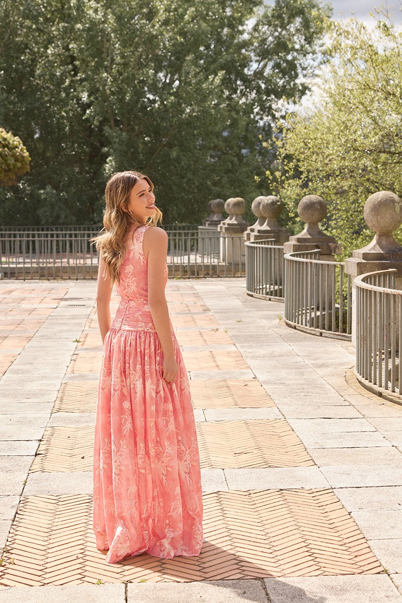 Espectacular vestido de boda confeccionado en algodón rojo con canesú drapeado para invitad, hermano del novio, hermana de la novia, fiesta, gala, evento, comunión, bautizo