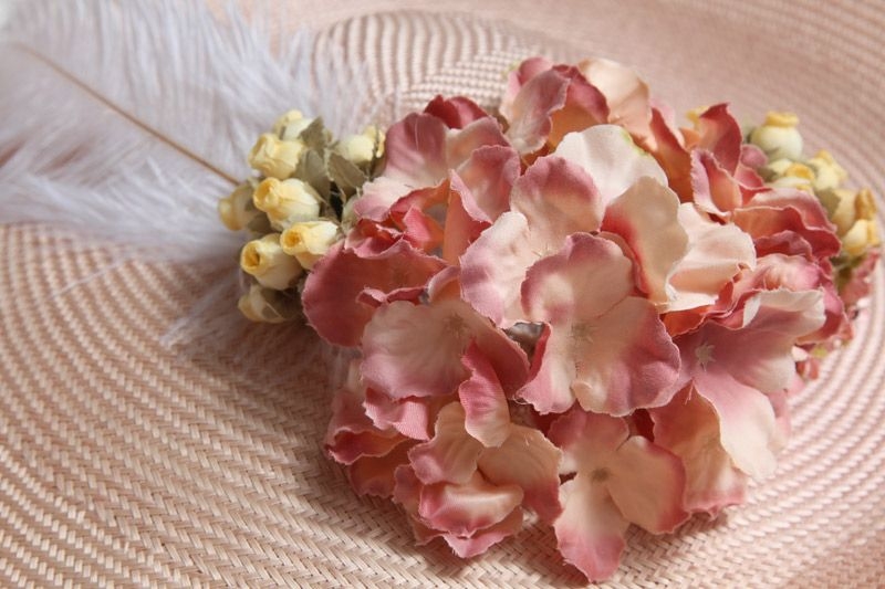 pamela rosa con flores y plumas para boda evento coctel fiesta bautizo comunion graduacion de apparentia