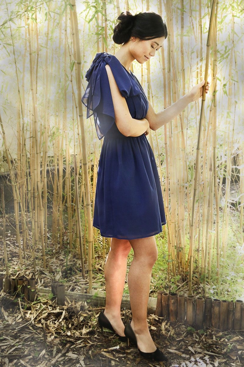 comprar online vestido azul con detalle en el hombro para invitada de boda fiesta coctel bautizo comunion graduacion de arimoka en apparentia