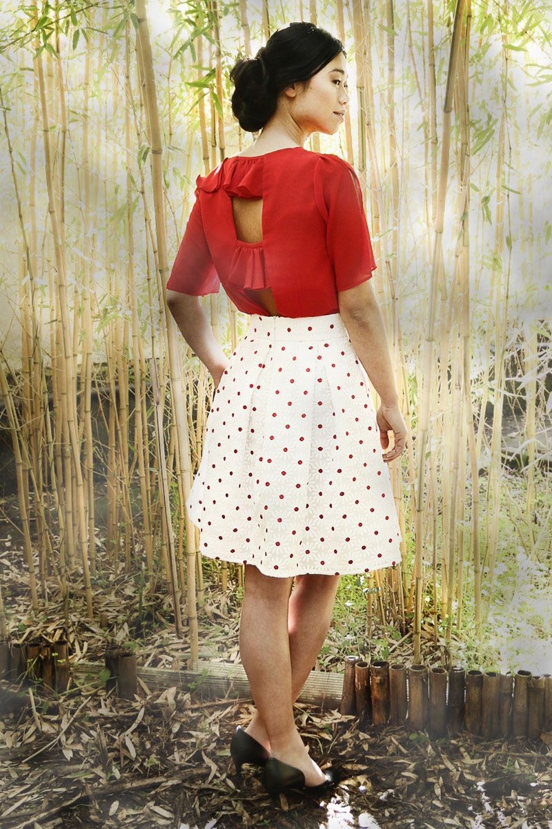 comprar online falda midi de vuelo con estampado de margaritas para boda evento fiesta coctel bautizo comunion graduacion de arimoka en apparentia