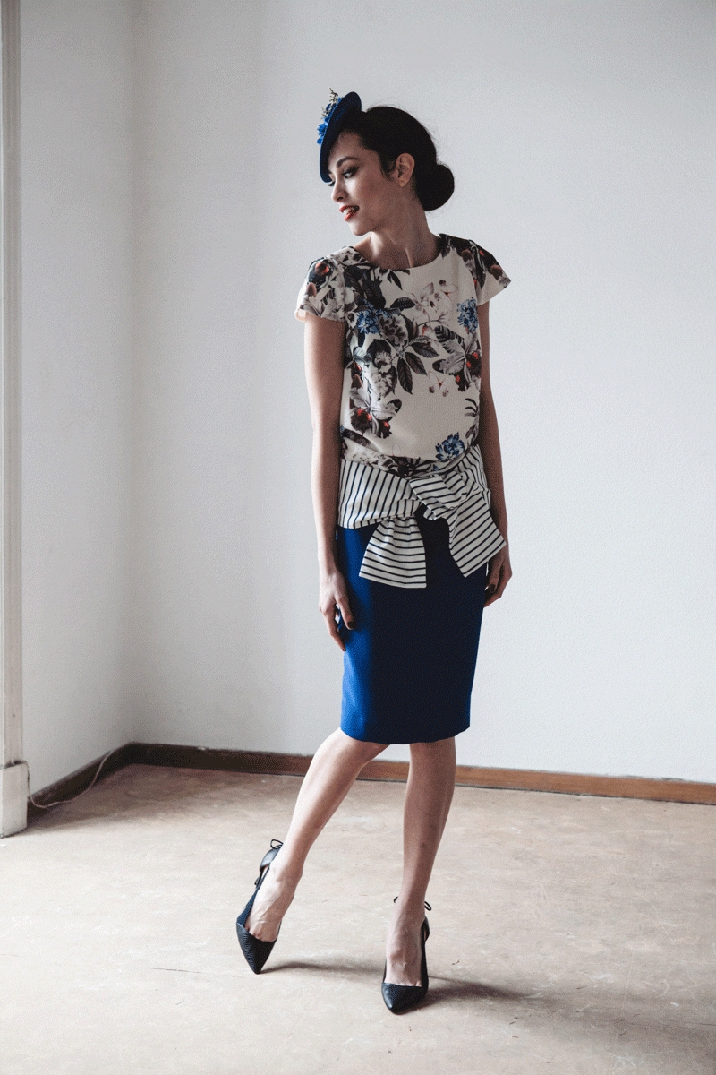 vestido estilo años 20 con falda midi azul lazada de rayas y cuerpo de flores y manga corta para boda evento fiesta coctel bautizo comunion graduacion de bouret en apparentia
