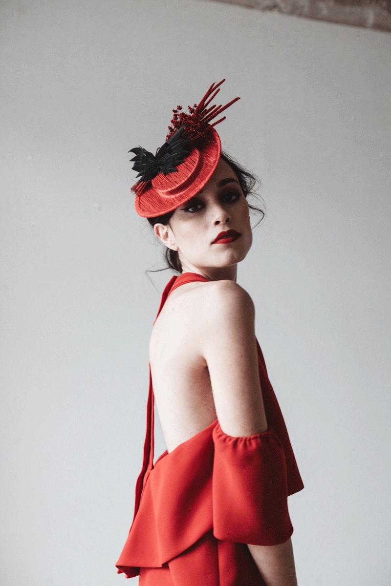 comprar online vestido rojo corto con los hombros descubiertos para boda fiesta evento coctel bautizo comunion graduacion de arimoka en apparentia