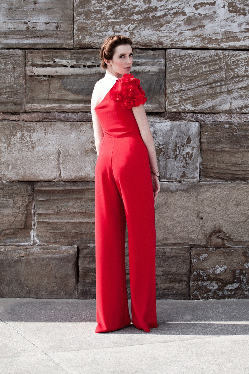 mono rojo asimetrico con pantalon palazzo para boda evento fiesta coctel bautizo comunion graduacion de apparentia collection