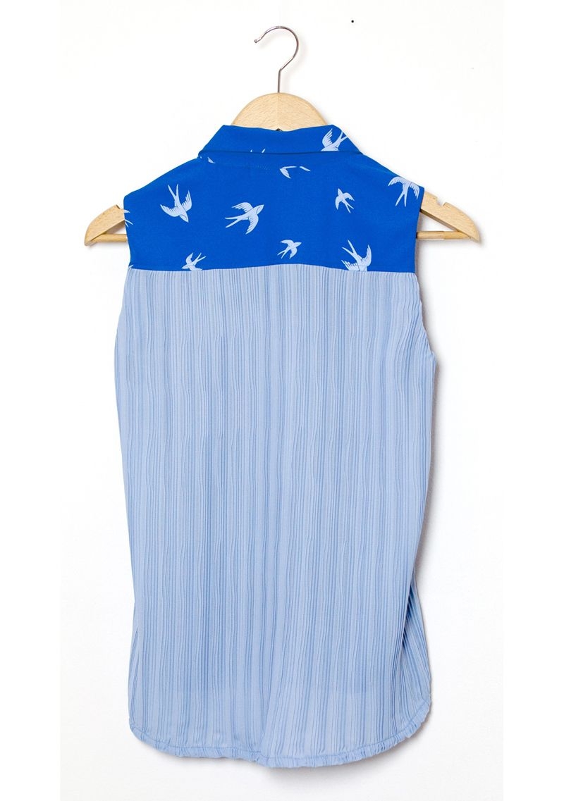 blusa azul sin mangas estampado de pájaros katie