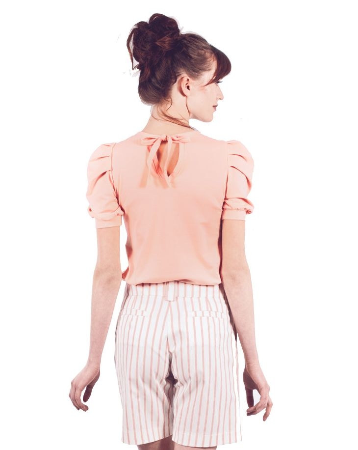 camiseta cuello bebe color salmon