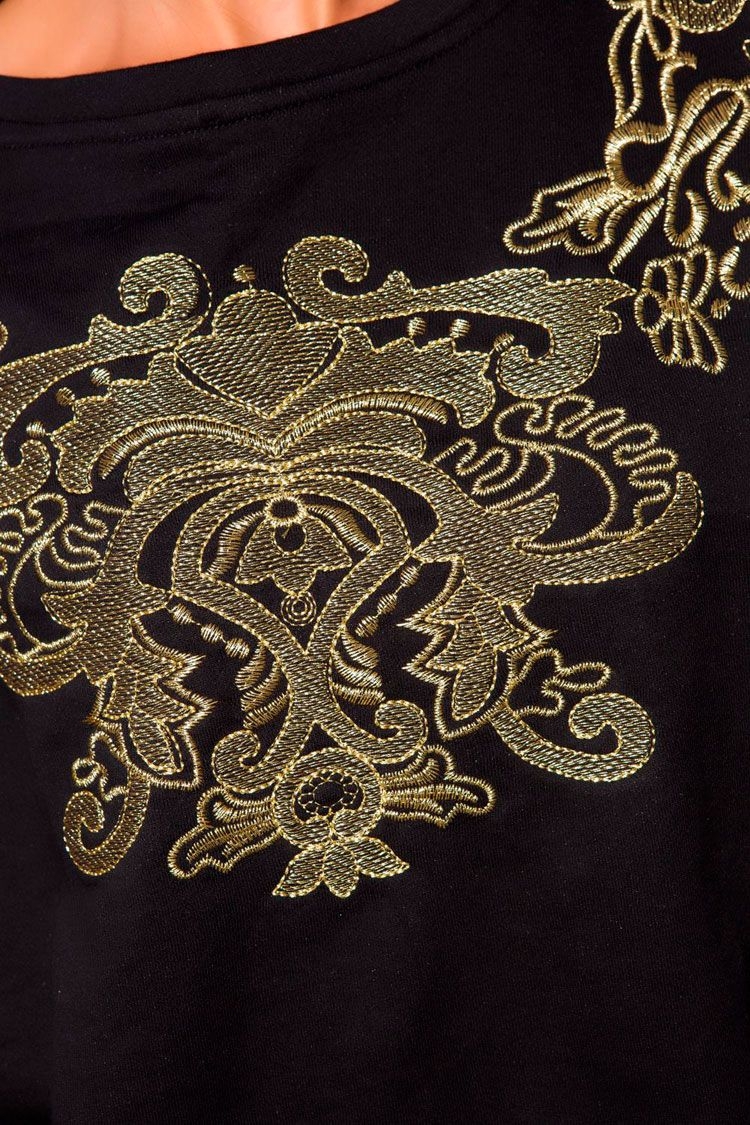 Sueter negro con bordado barroco