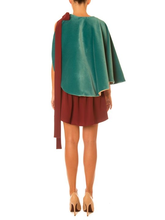 capa larga verde espalda